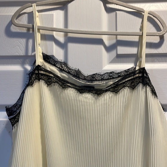Torrid Cream Chiffon and Lace Pleated Cami Tank Top 4 - Picture 6 of 9